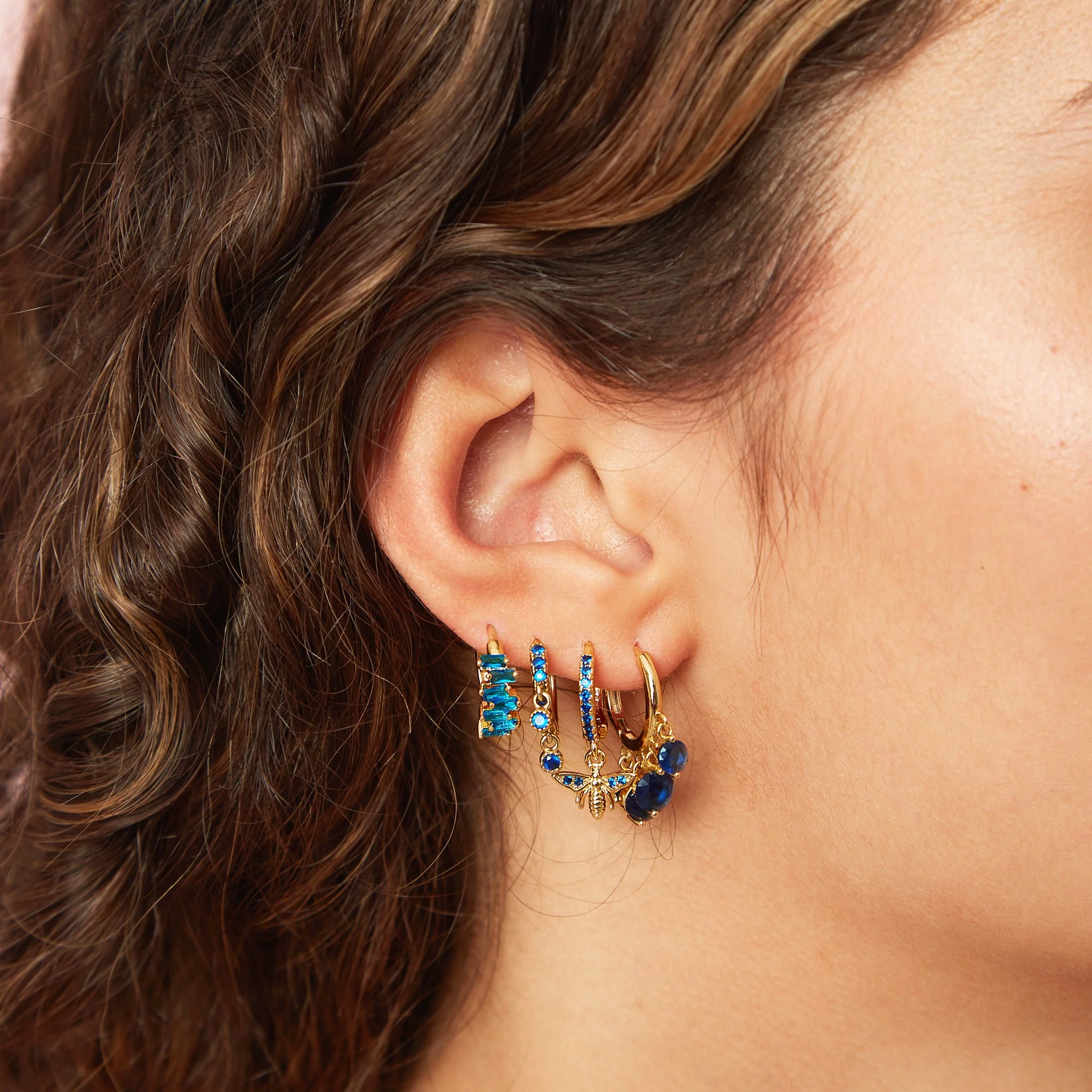 Wholesale Ines Bee Huggie Earrings - Image 20