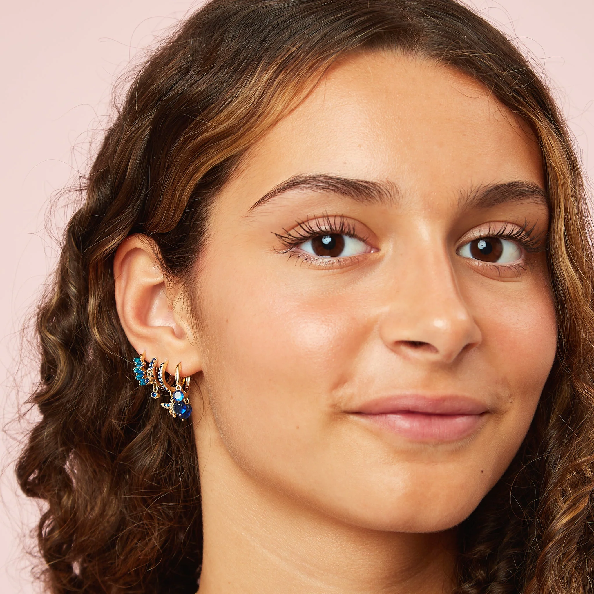 Wholesale Ines Bee Huggie Earrings - Image 21